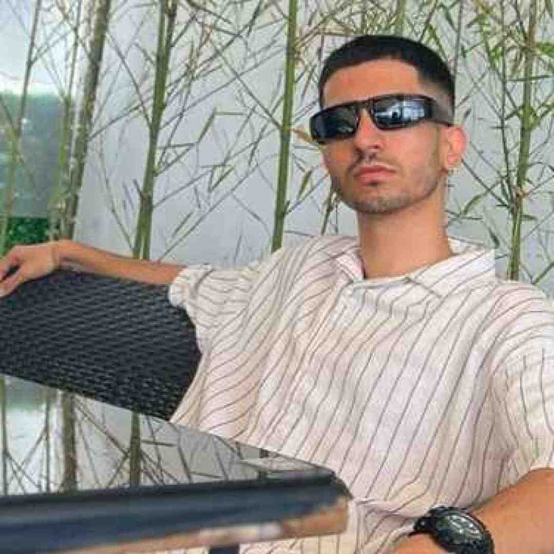 رضا تیتو گل زرد