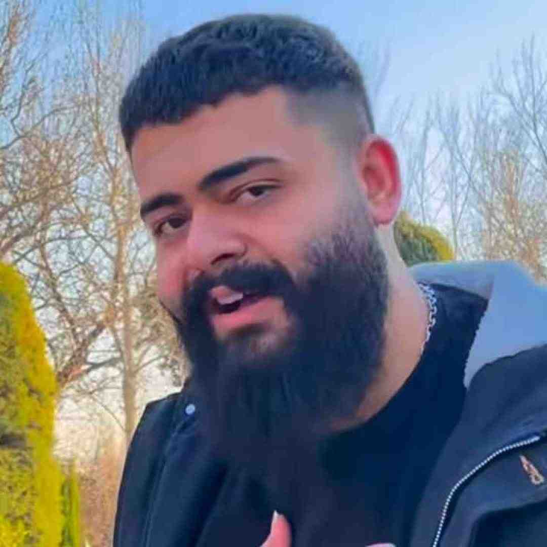 علیراد الکی دورت شلوغه اون که میگه تورو میخواد