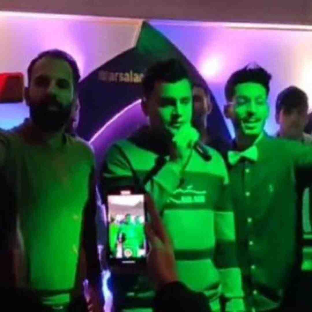 رامین کرمی بغل