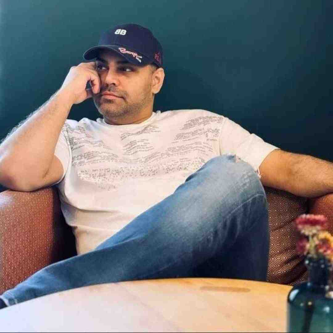 سیامک عباسی اومده خنده و خوشبختی سرازیر شده