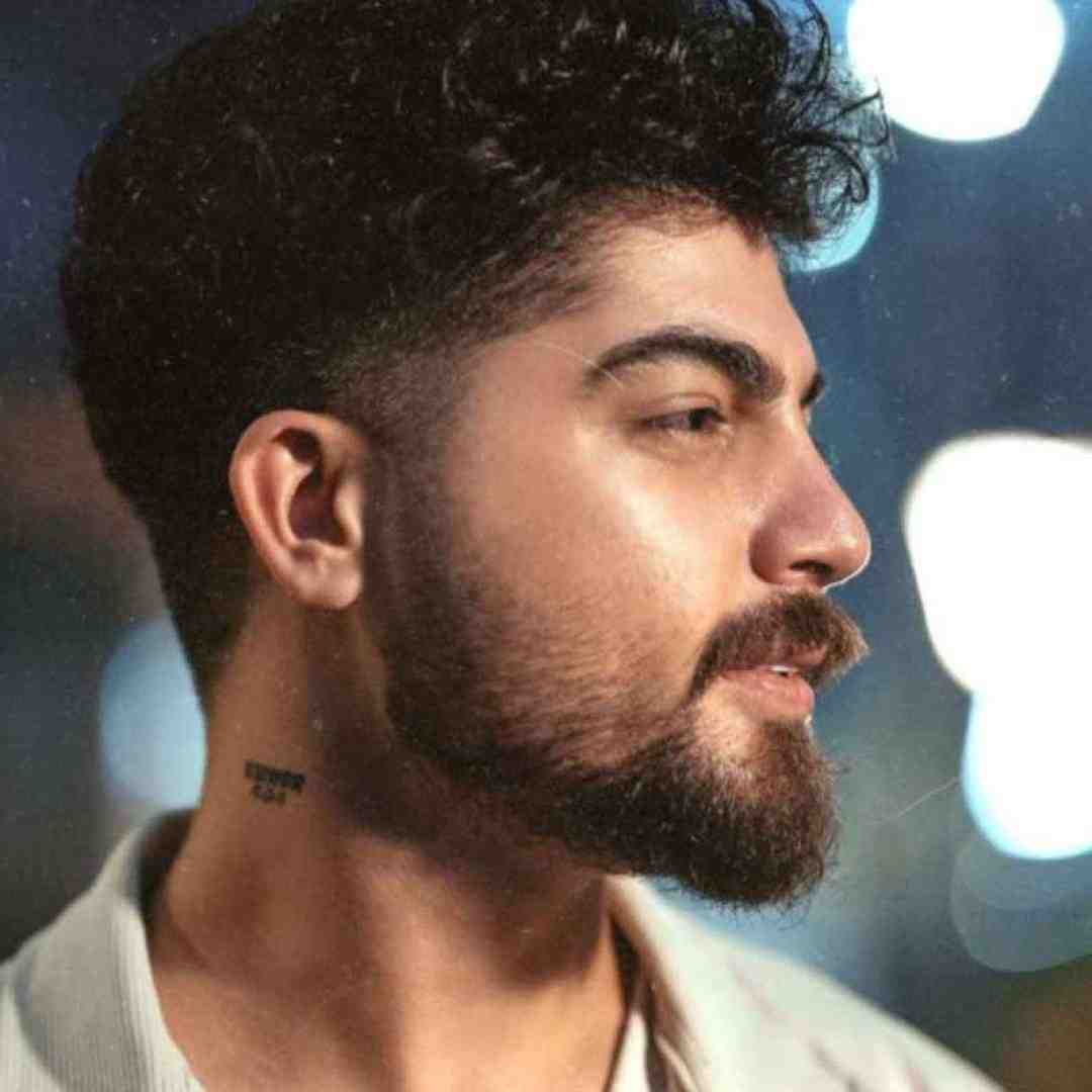 ابولفضل اسماعیل نژاد میون قلب های قرمز خاصی ته با قلب آبی