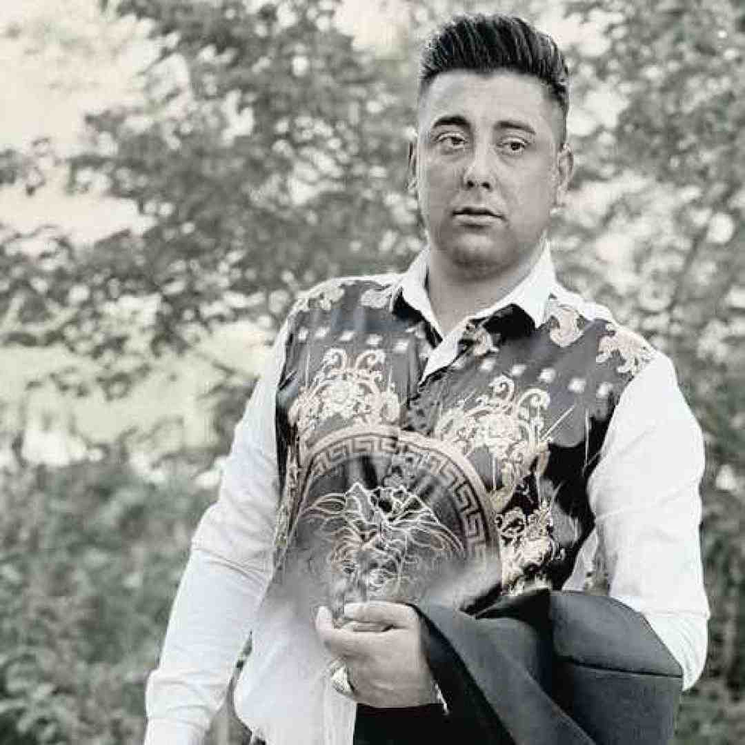 سعید کریمی گیسوی خوش رنگ حنایی داری