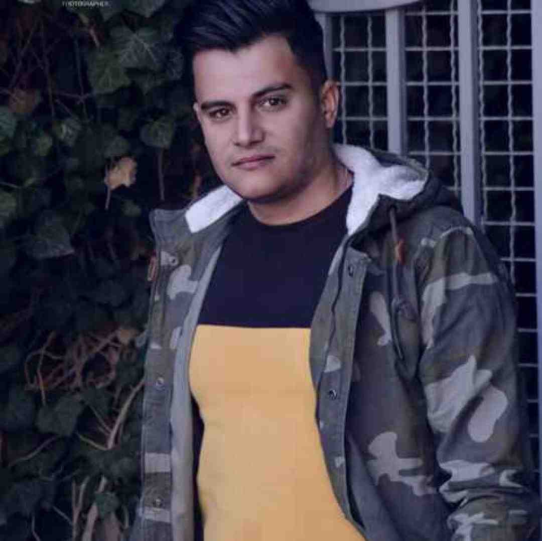 رامین کرمی افتادم گوشه ای حالم خراوه