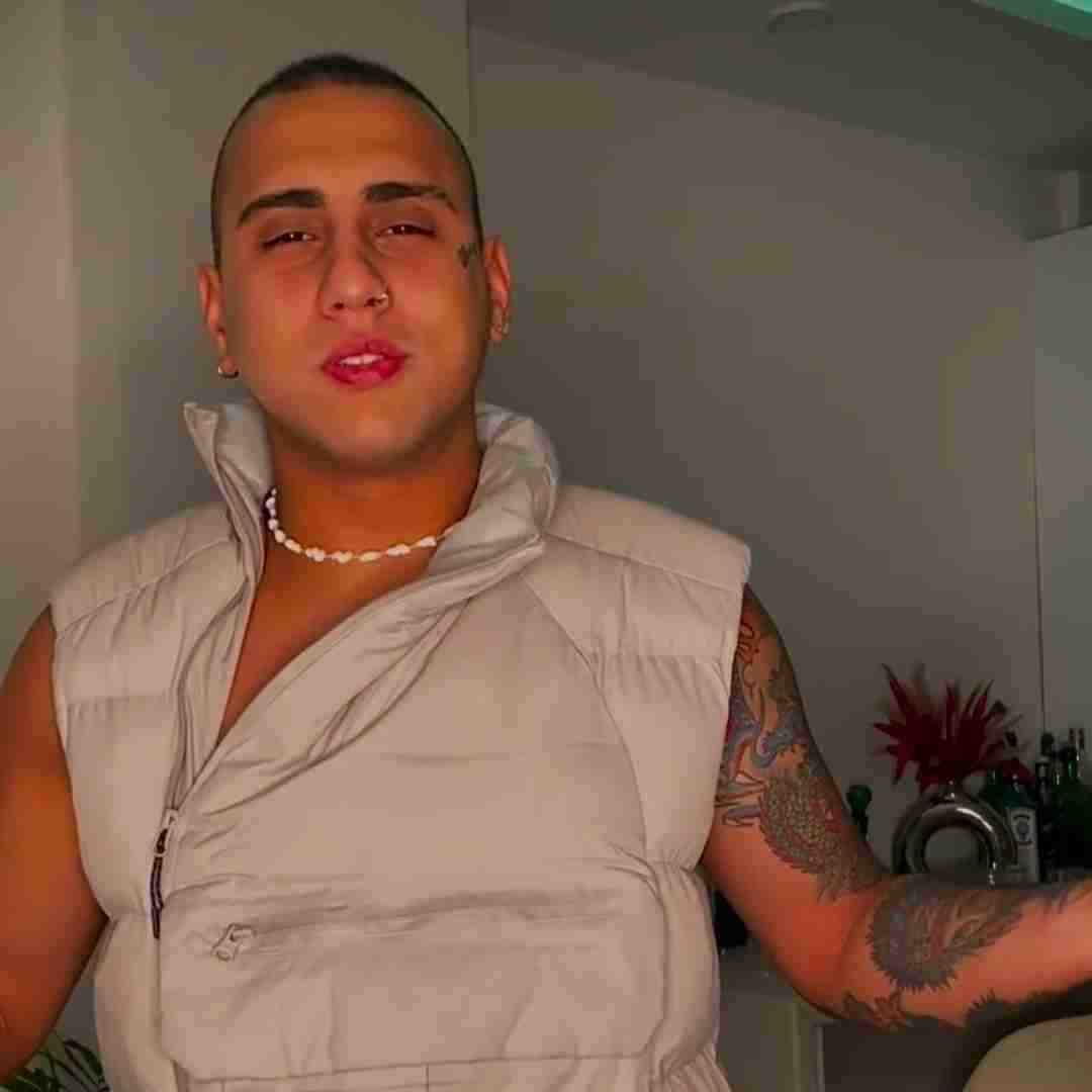 شایان یو میاد از بوی بدنت خوشم نمیخوام با کسی عوضت کنم