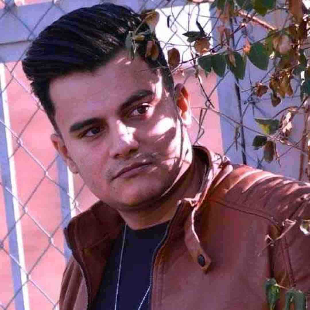 رامین کرمی تفنگ نقره کوب