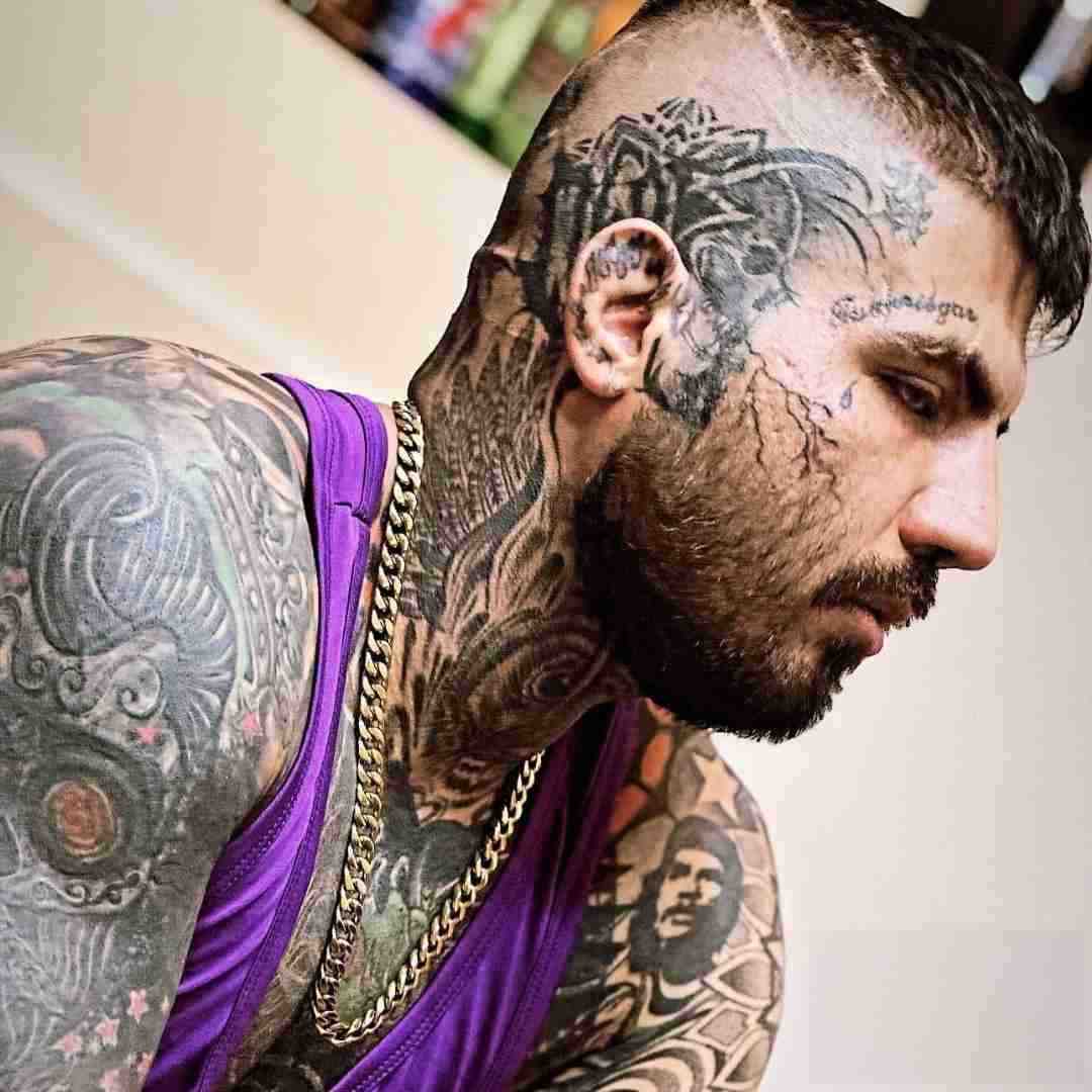 مهدیار هیشکی پیشم نیست به خودم میگم هیس