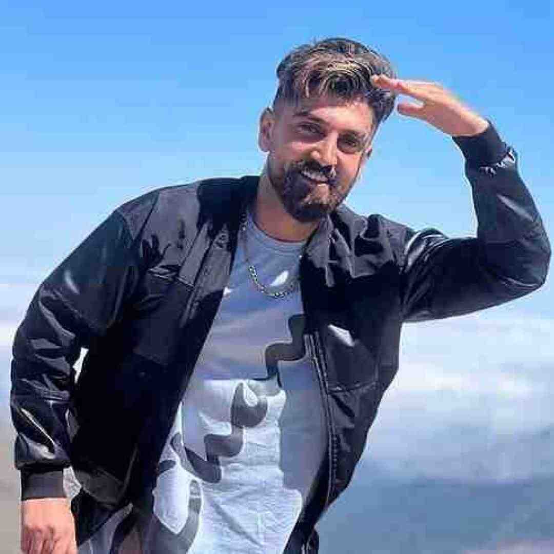 ماهان خادمی مثلا زندونی بکشم یار حبس تو