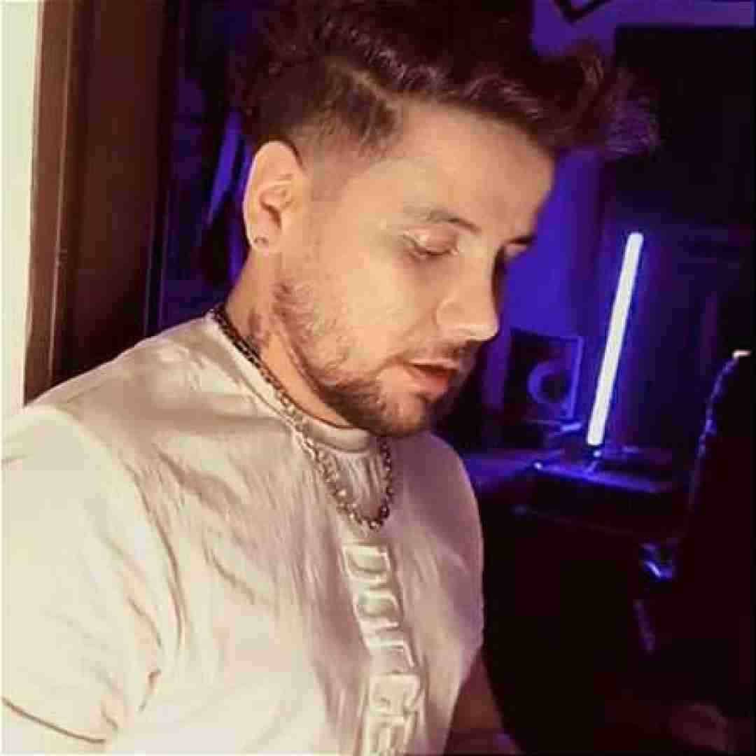 ارشاد جلو خودم میگفت عاشقمه ولی جلو بقیه میگفت