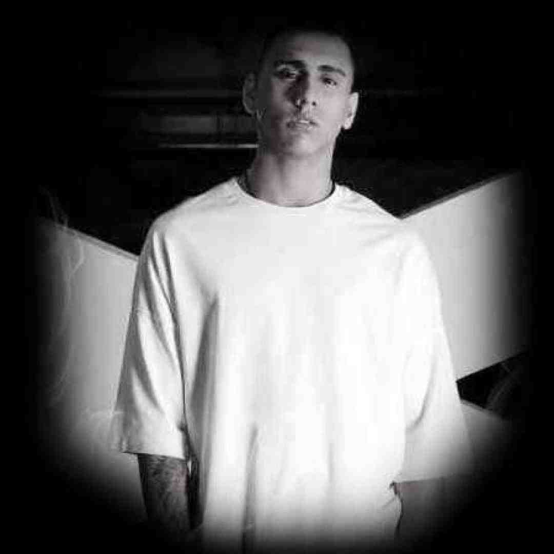 شایان یو فرق داشت با همه خنده هاش فرق داشت