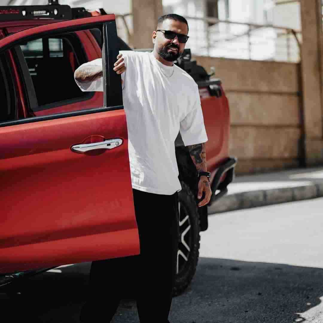 رضا شیری یکی بره بهش بگه دنیا که ارزش نداره هرجا بره