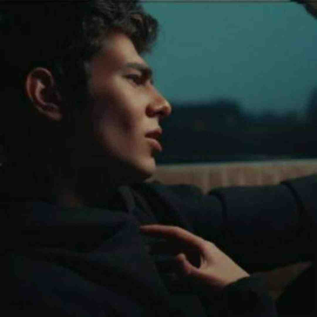 علیها بهترین تصویر دنیا واسه من صورت ماهته اخ ببین