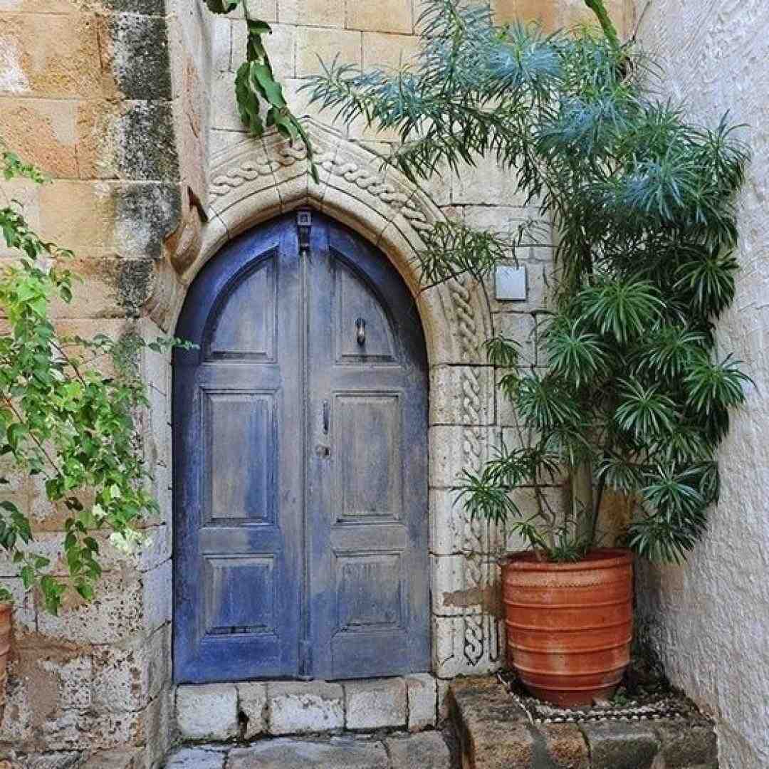  نجاتم میده چشات دیونه میکنه صدات فقط با همیم توی خواب