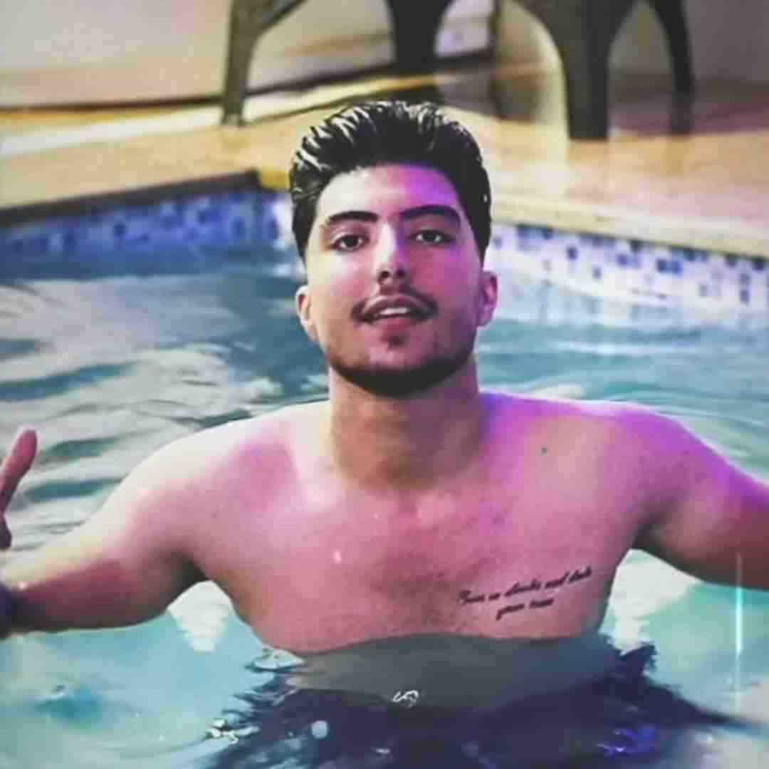 طاها کماسی یه شبه گذاشتو رفت نذاشت حرفامه بگم چشاش داره دروغ میگه