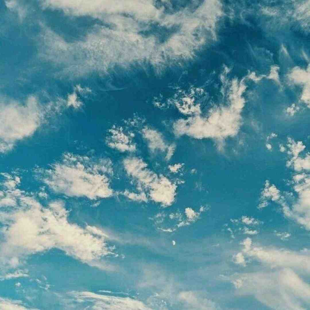  هر عشقی میمیرد خاموشی میگیرد عشق تو نمیمیرد با صدای زن