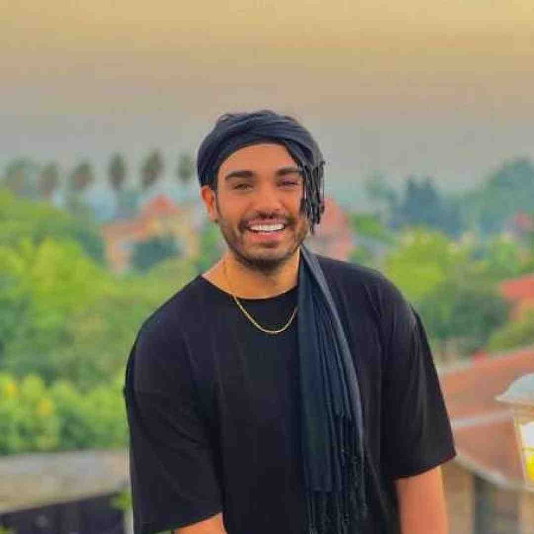 سینا درخشنده نشون به اون نشون