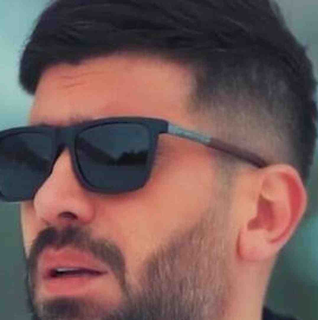 دانیال ایمانی ایهناس مه دوسش داشتم چقد گفتم