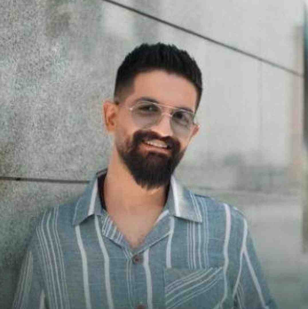 سینا شعبانخانی در قلب منی روح و تنمی ای سایه ی