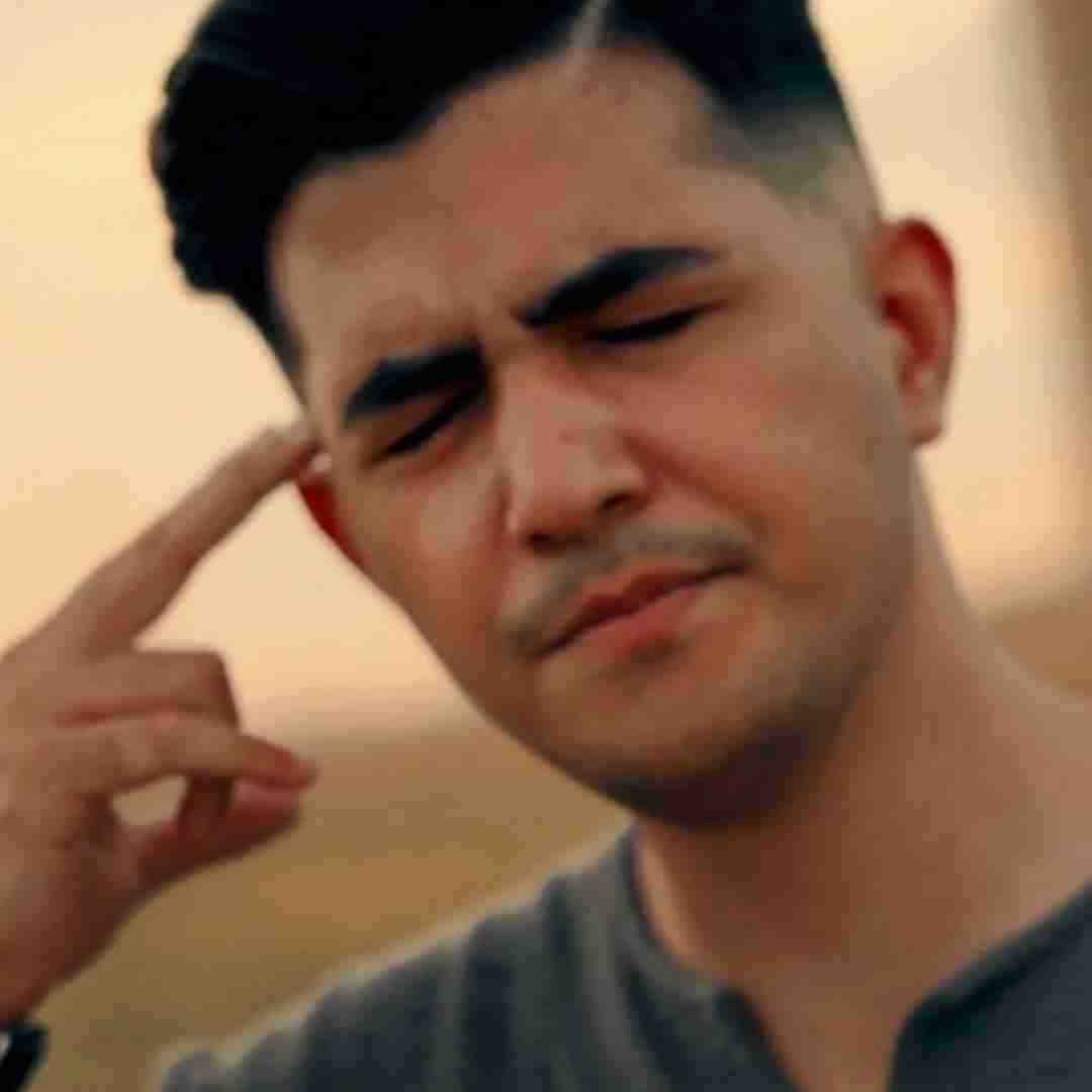 اهورا من فقط رد شد یک لحظه نگاهش کردم