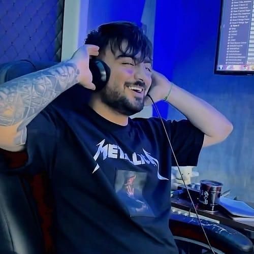 رامین تجنگی قلب میگفت عاشقتم مغزم میگفت دروغه