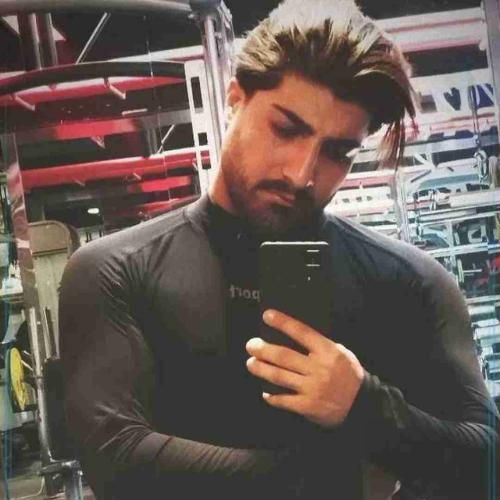 امیر لیام تو بخن ارام منیش دورت بگردم تو فقط سهم منی