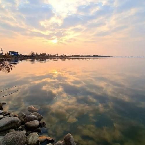 دانلود آهنگ عشقمون نیس تکرار شدنی انقدر مچیم انگار اصلا خودمی