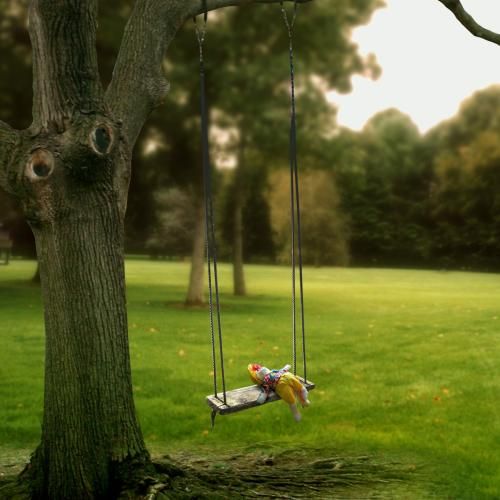 دانلود آهنگ ته دلت خالی مثل جعبه قرصام شدم شبیه آیس