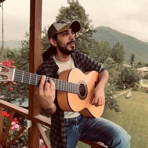 دانلود آهنگ ﻫﻨﻮزم ﻋﻄﺮت ﺗﻮی اﻳﻮوﻧﻪ ﺗﻮرو دوﺳﺖ دارم از کسری زاهدی