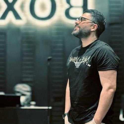 حامد همایون گلدون توی طاقچه یه فرشته ی تک و تنها چه زیبا