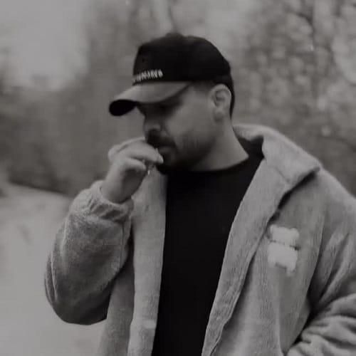 دانلود آهنگ دیگه نمیشم آدم قبلی نمونده برام دیگه قلبی از شاهان