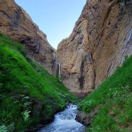 دانلود آهنگ من فقط زندگی میخواستم حالا فقط خودمم لباسم